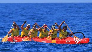 Lanakila winning Catalina Channel in unlimited outrigger canoe